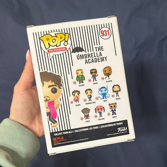 Funko Pop Klaus with Pink Boa - Picture 3 of 4